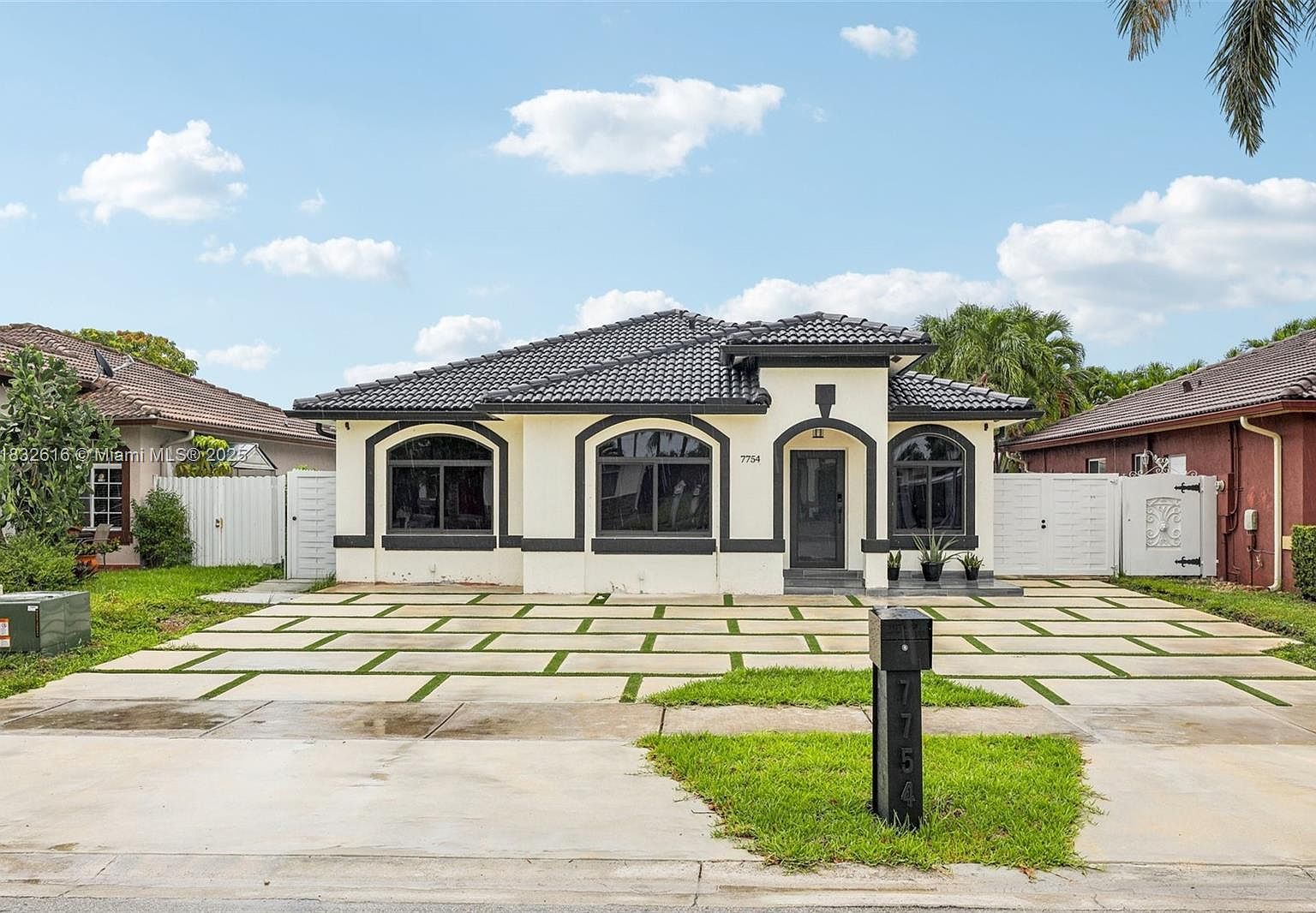 7754 NW 201st Ter Hialeah, FL 33015 - Thumbnail 3