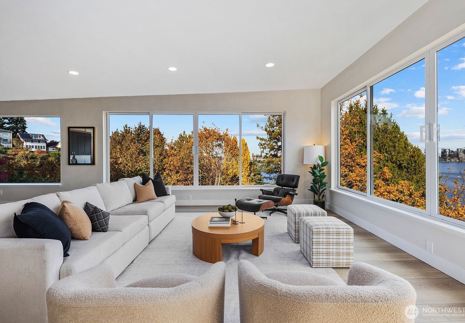 1701 41st Ave SW Seattle, WA 98116 - Thumbnail 3