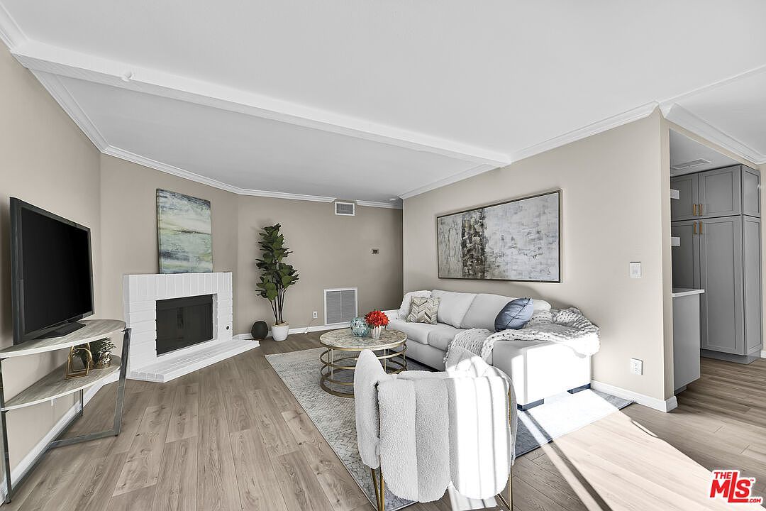 5800 Owensmouth Ave APT 40 Woodland Hills, CA 91367 - Thumbnail 3