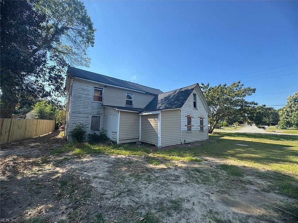 6972 Crewe Rd Hayes, VA 23072  | Single Family