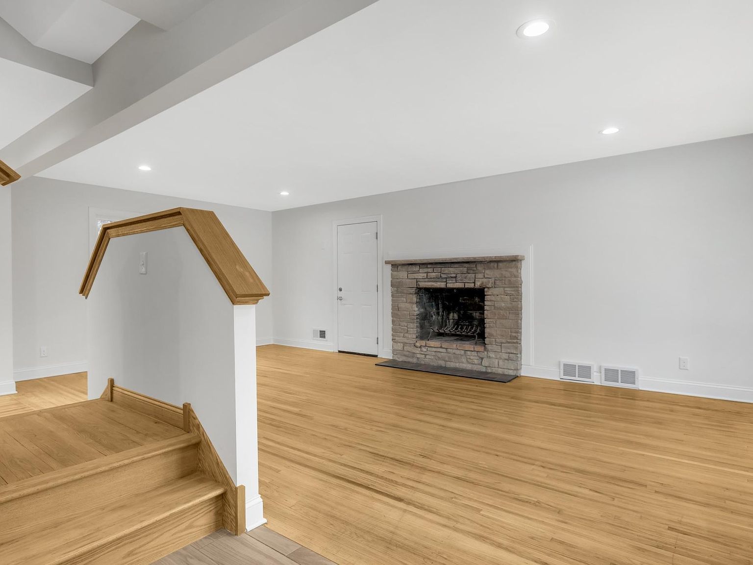 1077 Century Ave S Maplewood, MN 55119 - Thumbnail 3