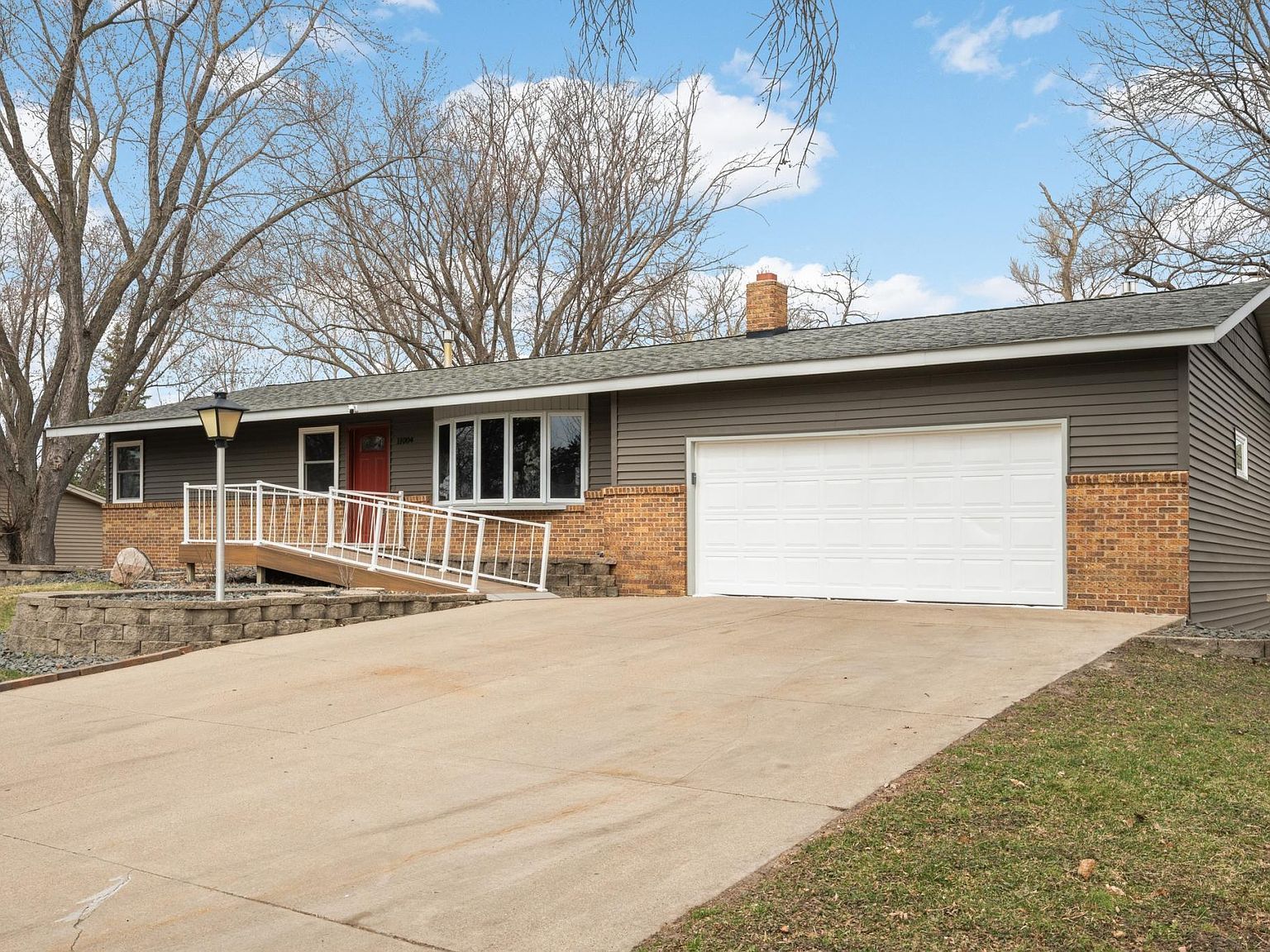 11004 Oak Knoll Ter N Minnetonka, MN 55305 - Thumbnail 3