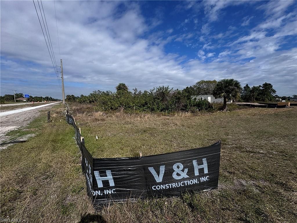 931 Bell Blvd S Lehigh Acres, FL 33974 - Thumbnail 3