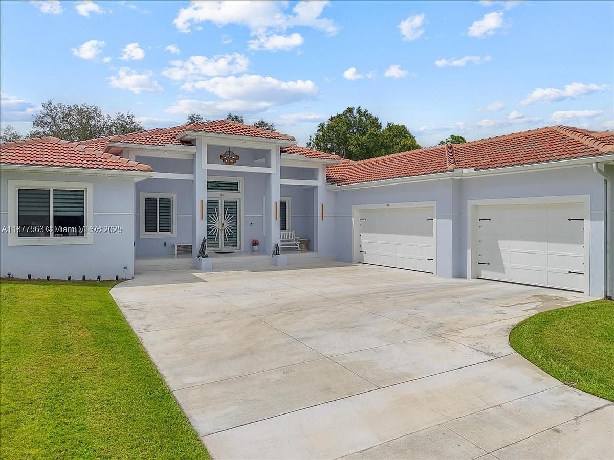 501 Thompson Ave Lehigh Acres, FL 33972 - Thumbnail 3