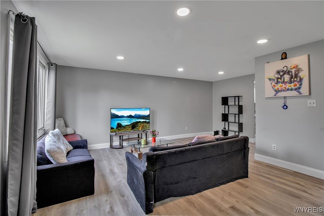 351 Charlesgate Cir East Amherst, NY 14051 - Thumbnail 3