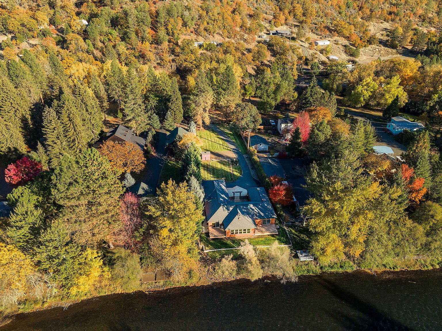 20413 Highway 62 Shady Cove, OR 97539 - Thumbnail 3