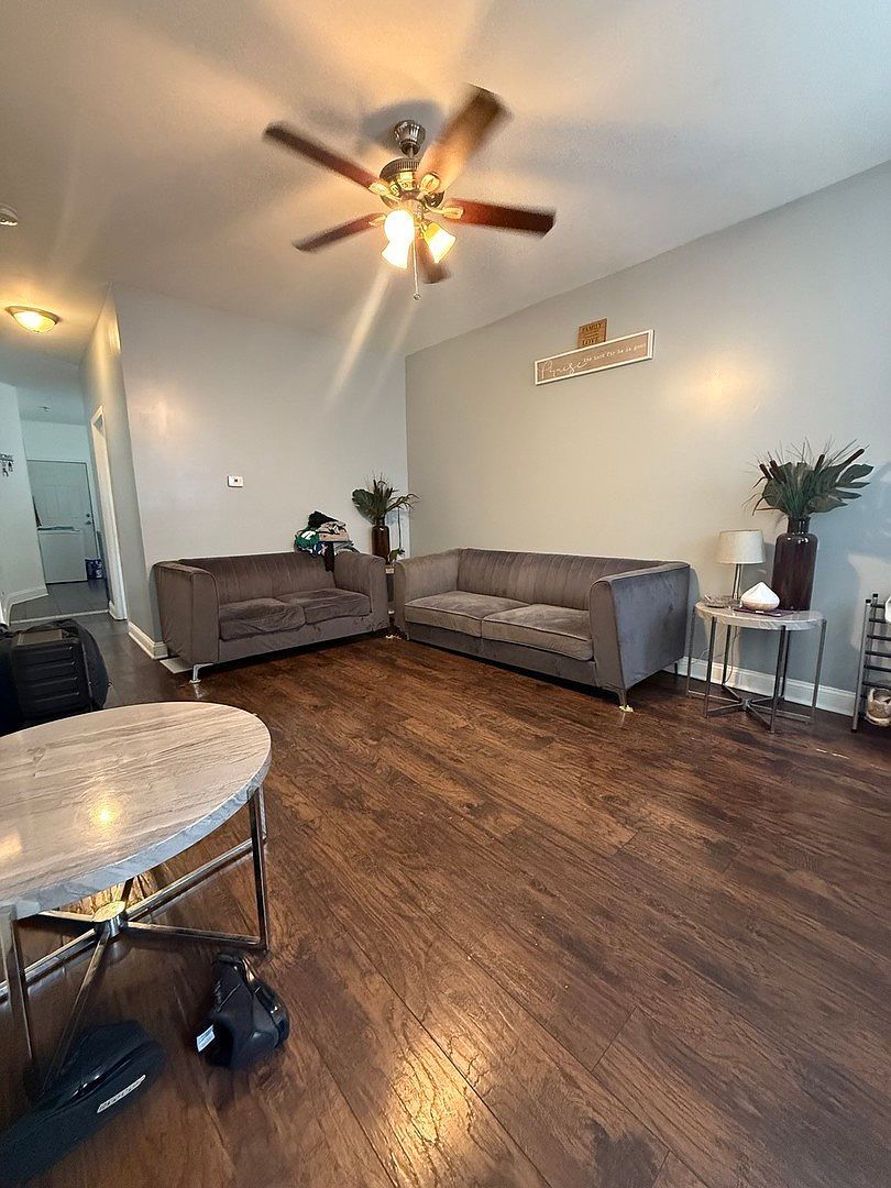 8329 S Burnham Ave Chicago, IL 60617 - Thumbnail 3