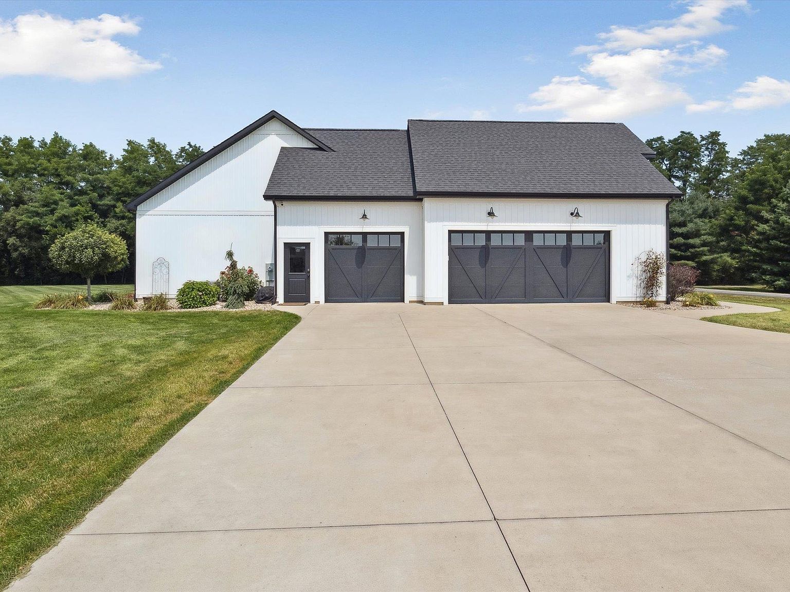 30356 Blackhawk Dr Granger, IN 46530 - Thumbnail 3