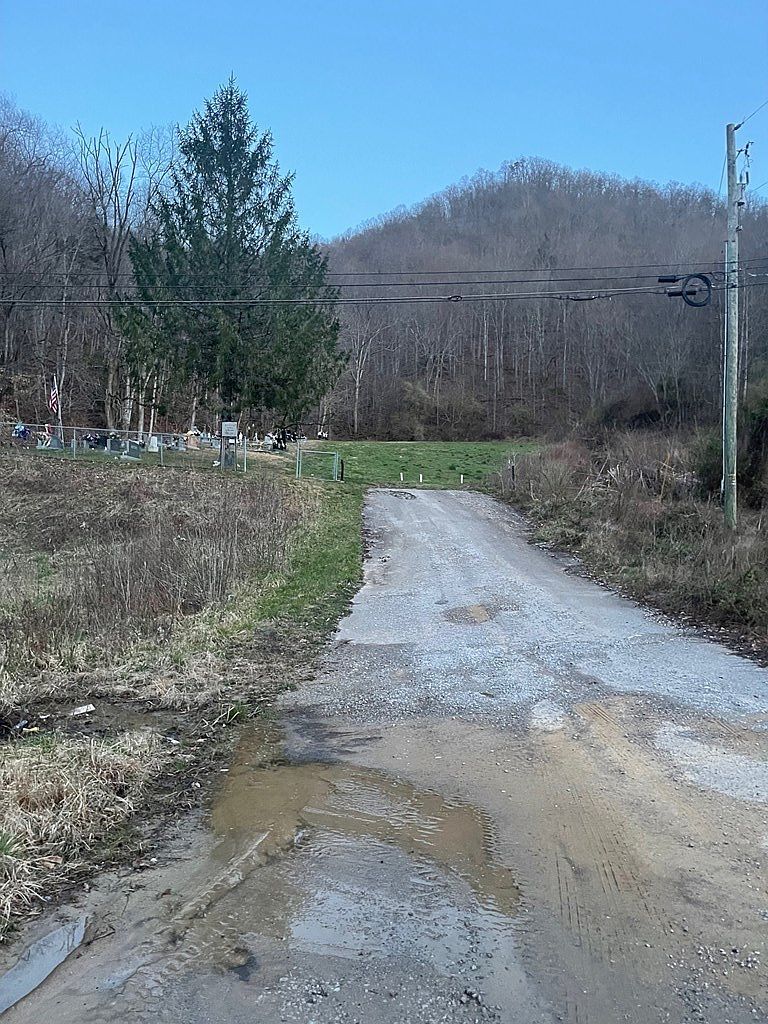 116 Johnson Rd Jenkins, KY 41537 - Thumbnail 3