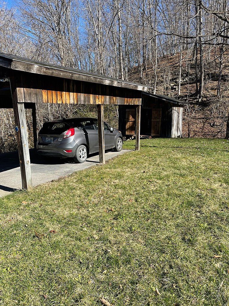 125 N Three Hill Rd Jenkins, KY 41537 - Thumbnail 3