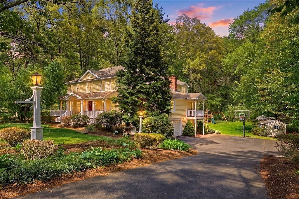 94 College Rd Concord, MA 01742 - Thumbnail 3