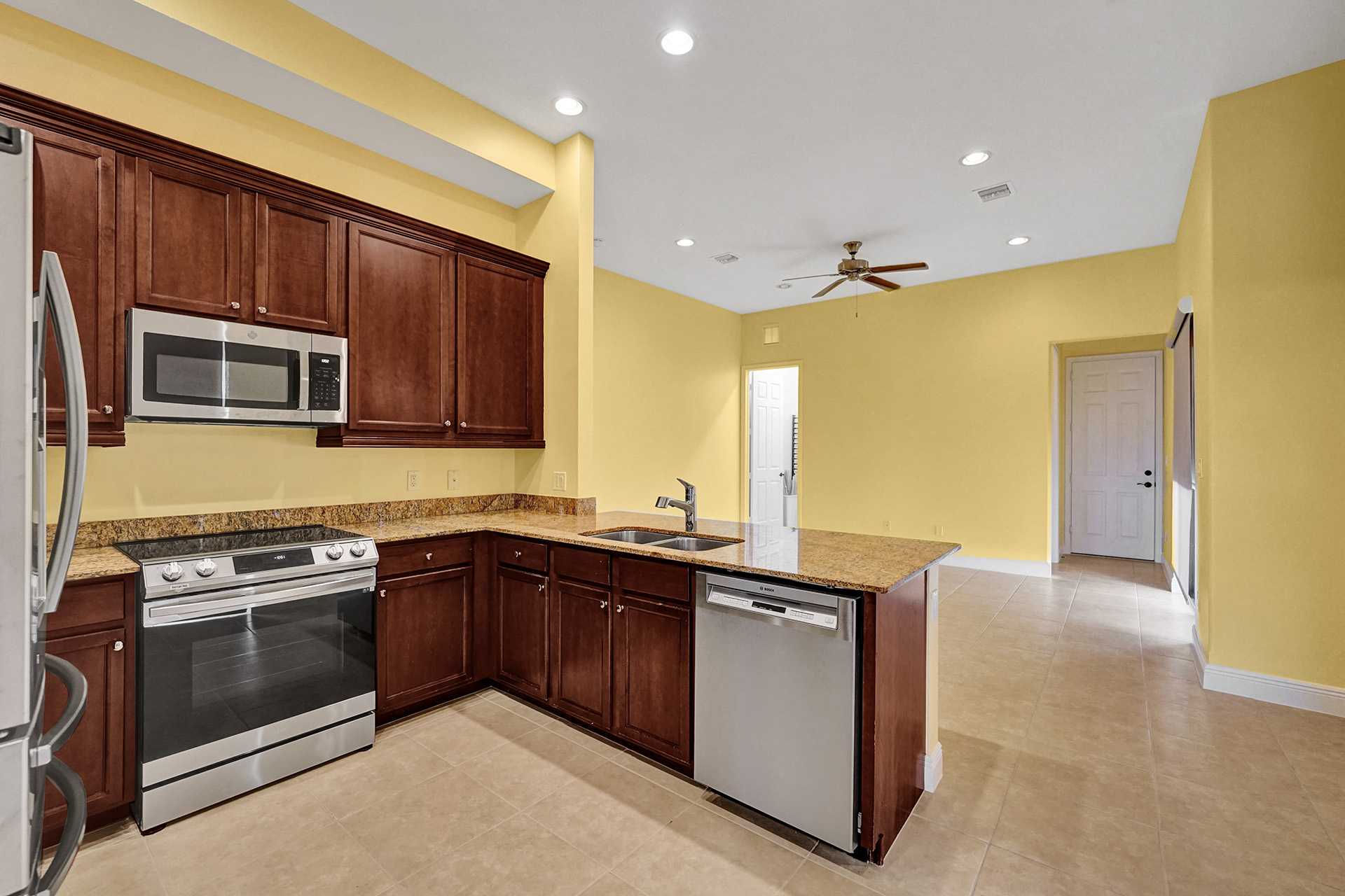 3730 Northwest 84th Way, Pembroke Pines, FL, USA, 33024 - Thumbnail 3