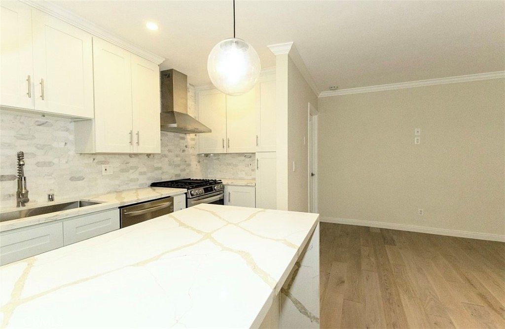 9005 Cynthia St APT 215 West Hollywood, CA 90069 - Thumbnail 3