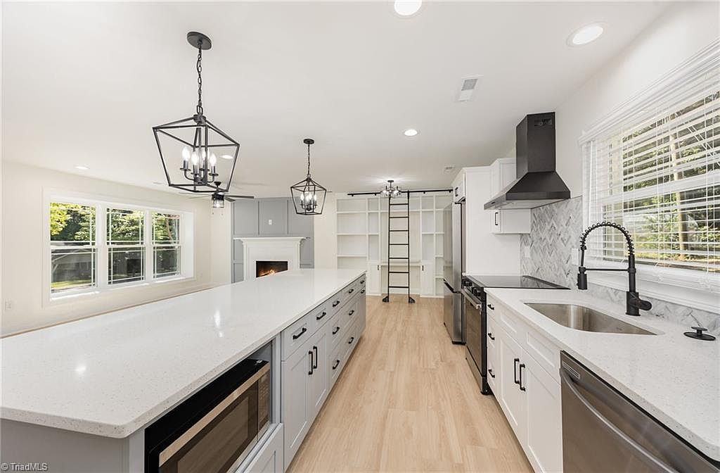 2200 Hathaway Dr Greensboro, NC 27408 - Thumbnail 3