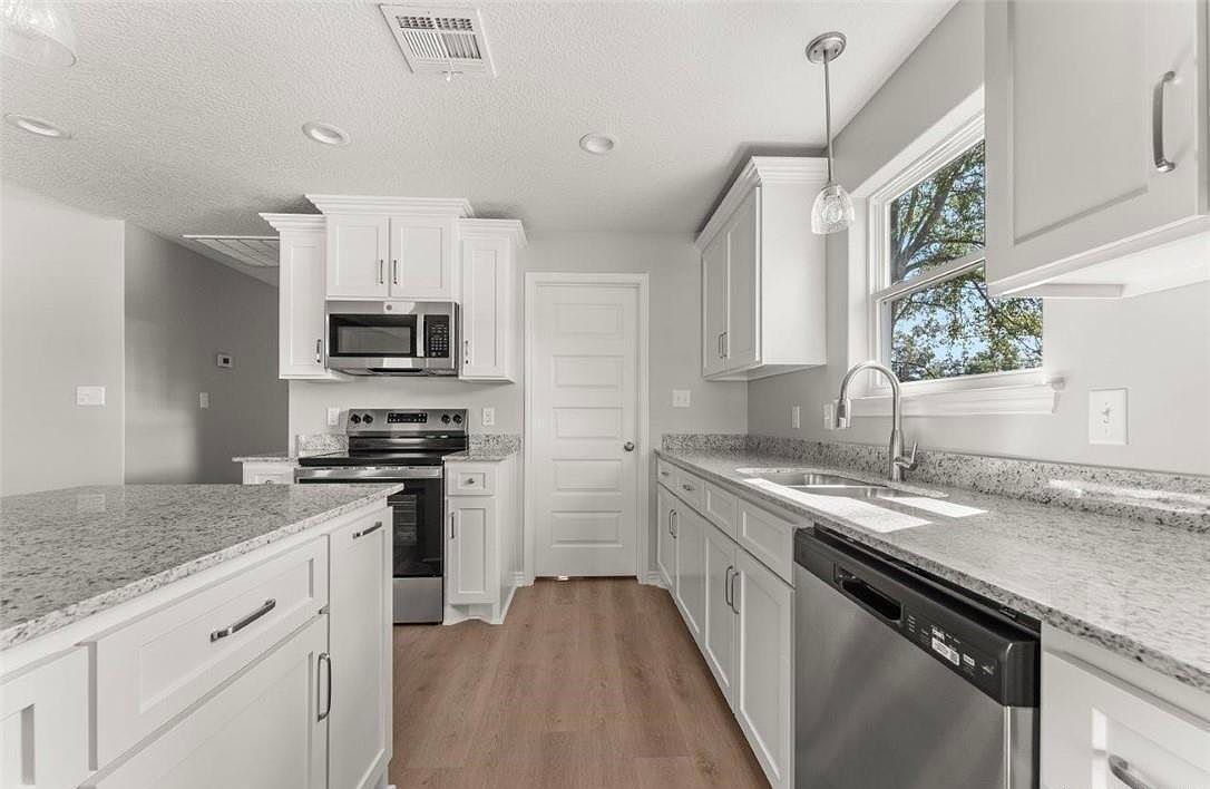 211 N Gladys St Leesville, LA 71446 - Thumbnail 3