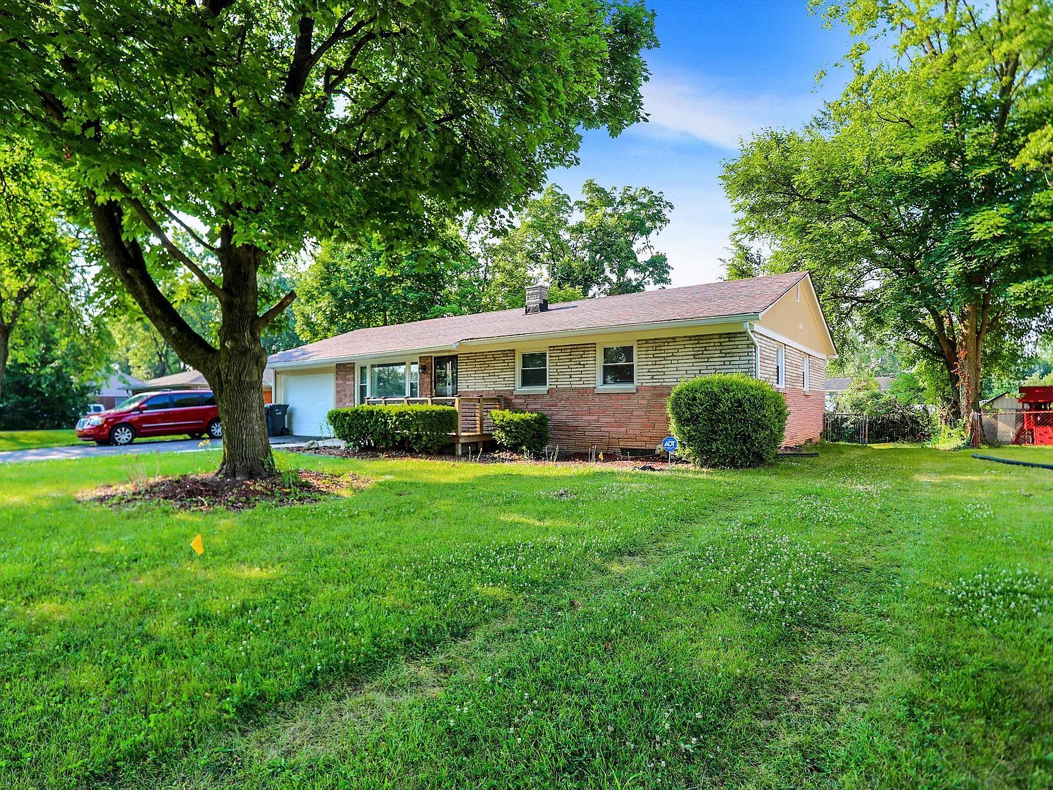 5907 Laurel Hall Dr Indianapolis, IN 46226 - Thumbnail 3