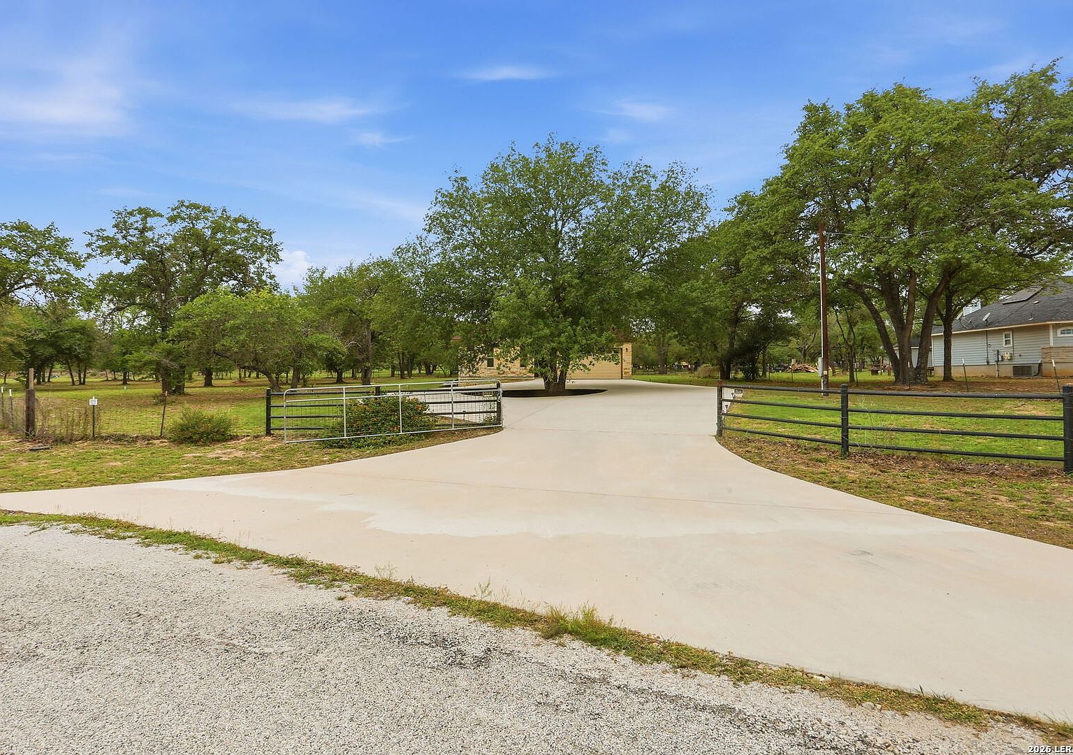 306 County Road 6876 Natalia, TX 78059 - Thumbnail 3