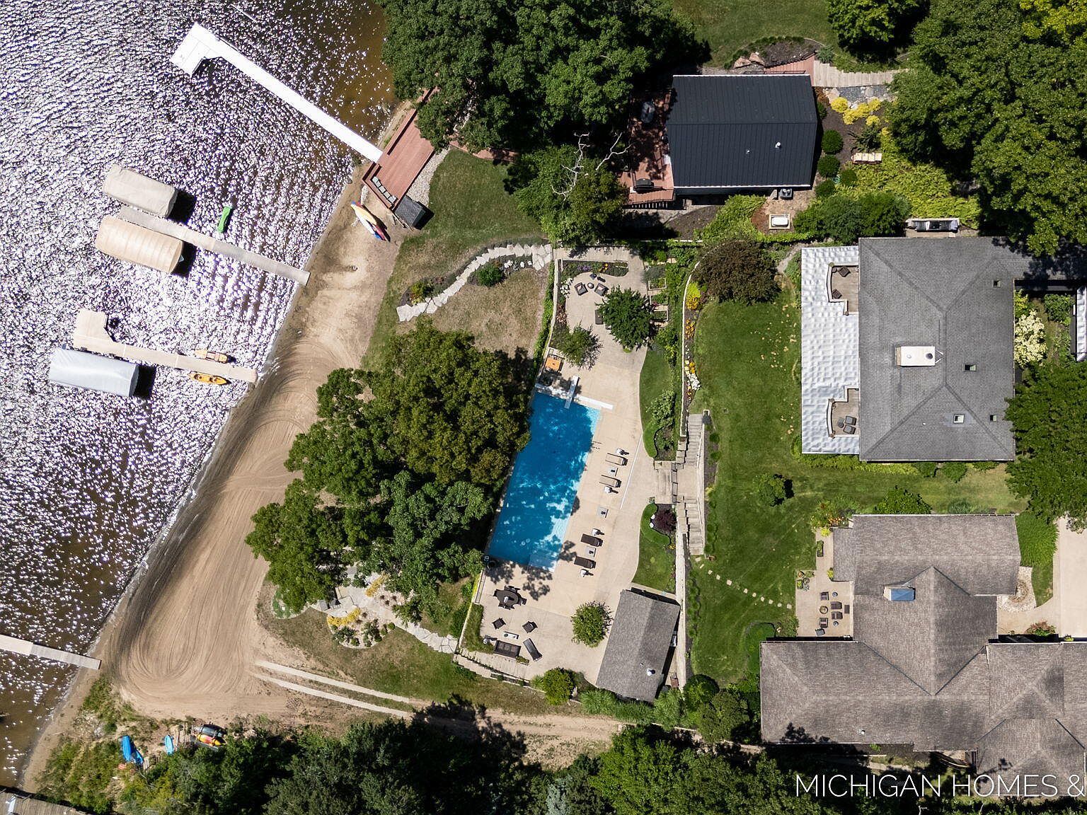 3192 Beach Trail Dr Saugatuck, MI 49453 - Thumbnail 3