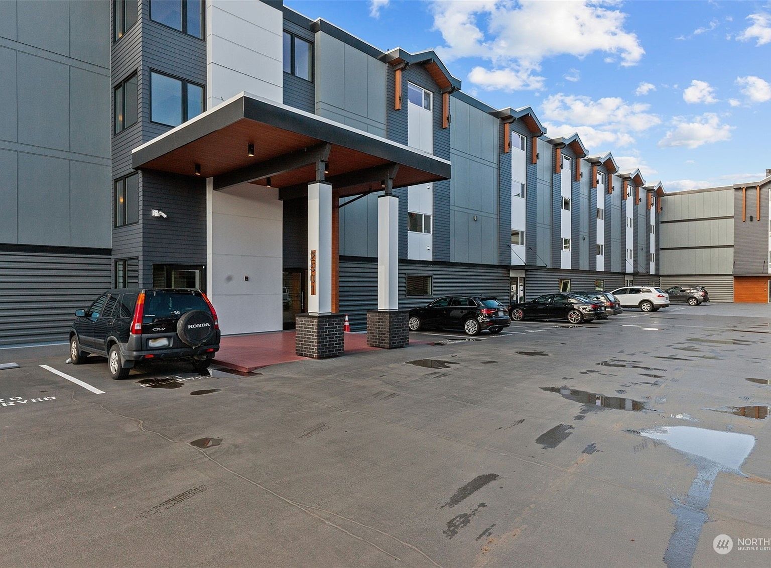 2501 Canterbury Ln E APT 116 Seattle, WA 98112 - Thumbnail 3