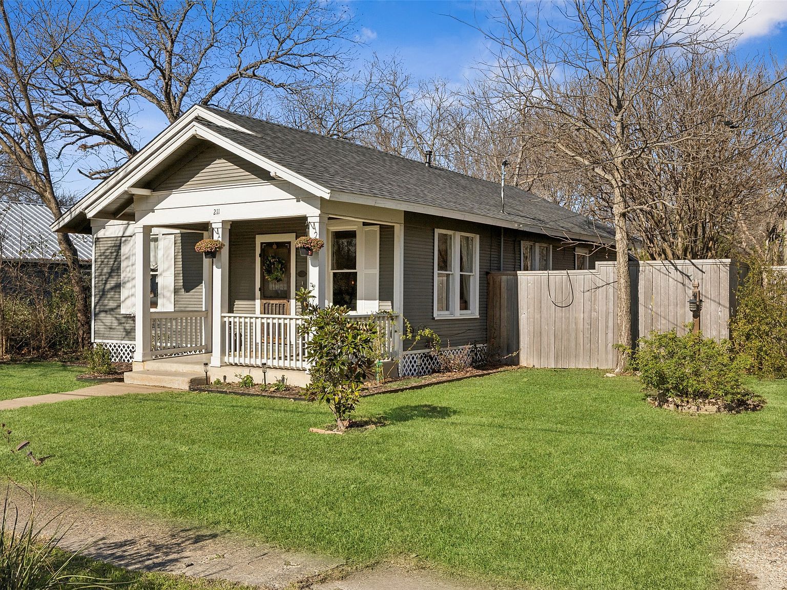 211 E Ross St Waxahachie, TX 75165 - Thumbnail 3