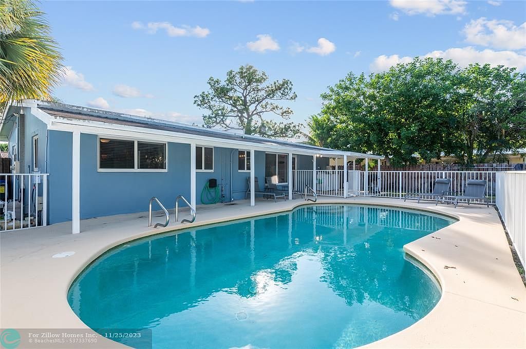 2233 SE 13th St Pompano Beach, FL 33062 - Thumbnail 3