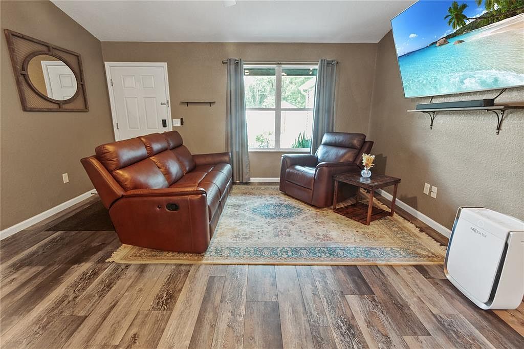 6312 Central Ave Coleman, FL 33521 - Thumbnail 3