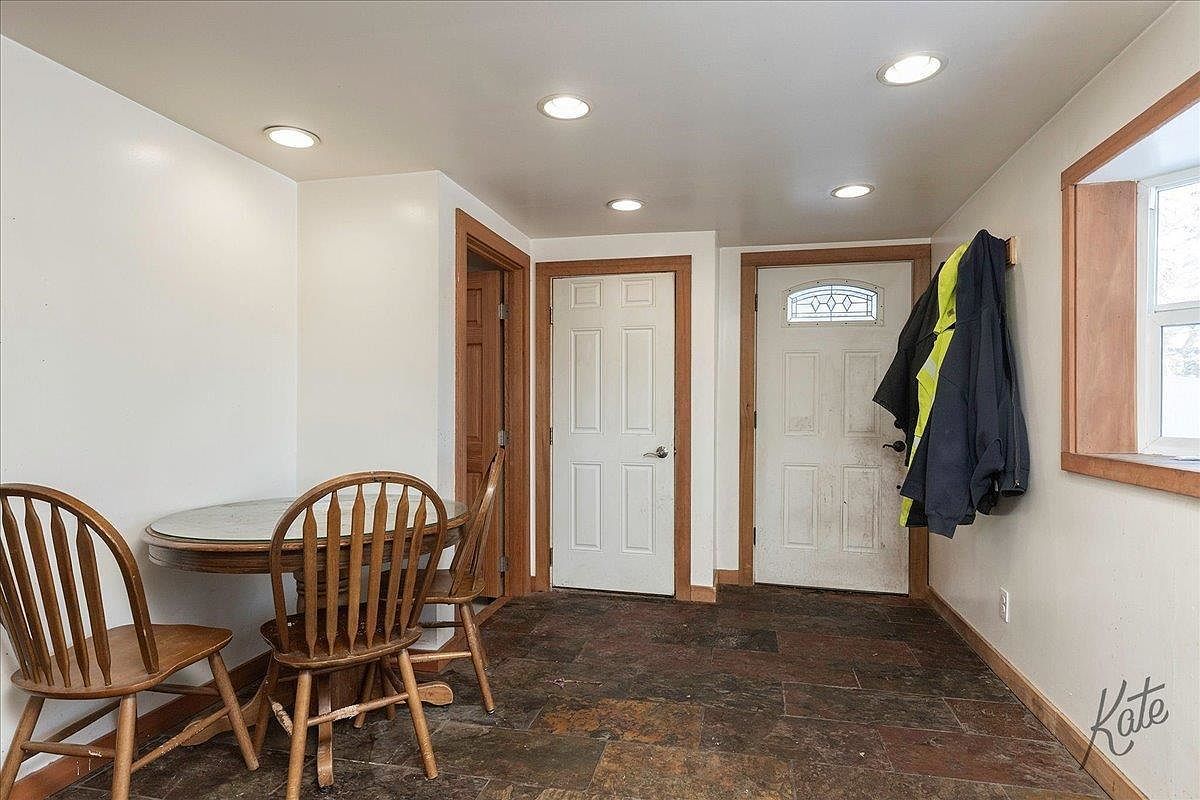 218 Antoinette Ave Fairbanks, AK 99701 - Thumbnail 3