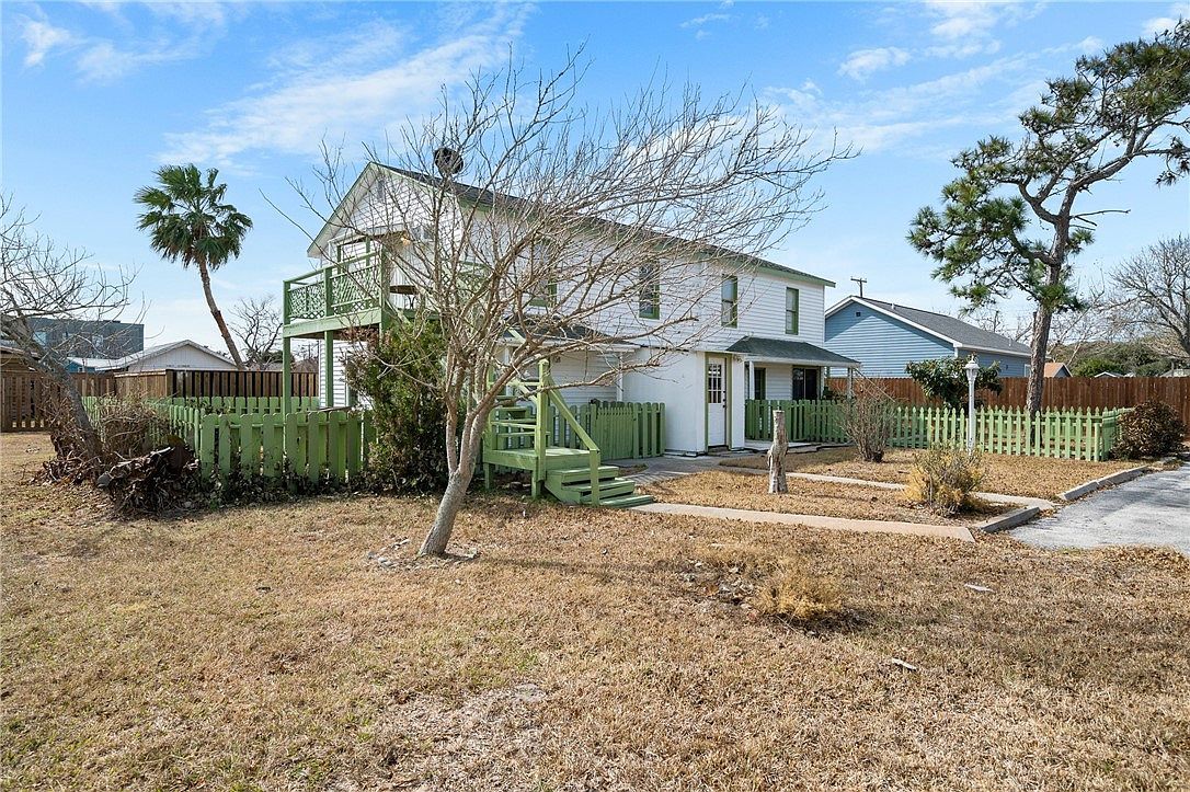 1409 E Alamito St Rockport, TX 78382 - Thumbnail 3