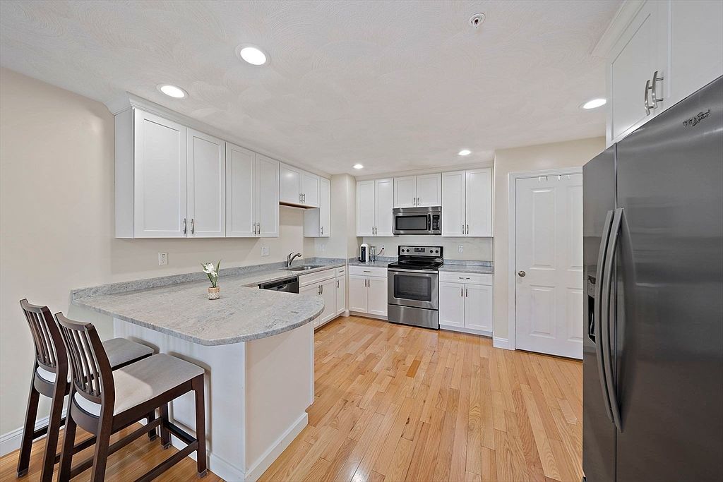 126 Linden St Unit A Attleboro, MA 02703 - Thumbnail 3