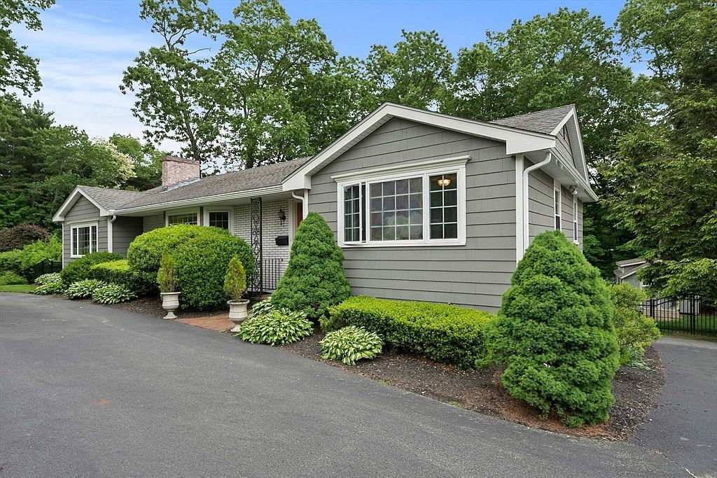 296 Chapman St Canton, MA 02021 - Thumbnail 3