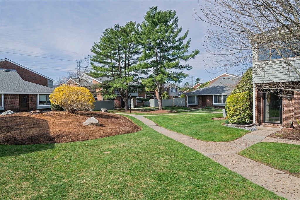45 Meadowood Dr Unit 45 Stoughton, MA 02072 - Thumbnail 3