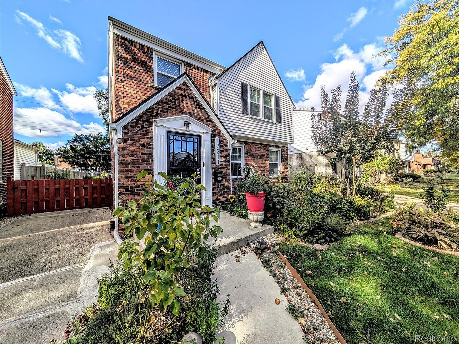 17211 Huntington Rd Detroit, MI 48219 - Thumbnail 3