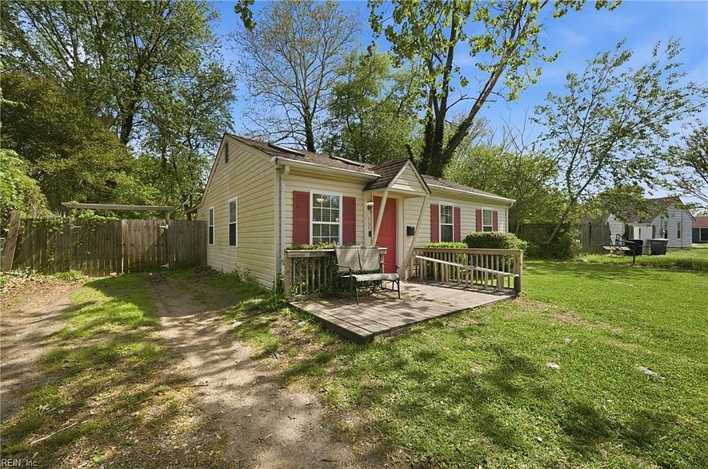 135 Peach Tree Ln Hampton, VA 23669 - Thumbnail 3