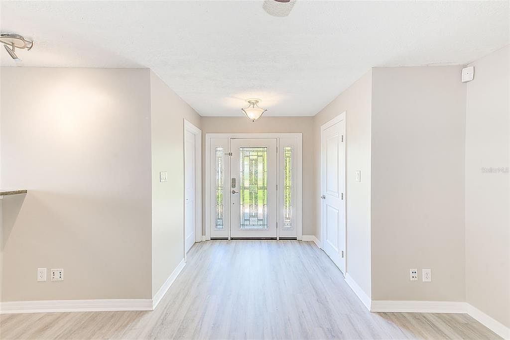 4606 W Oakellar Ave Tampa, FL 33611 - Thumbnail 3