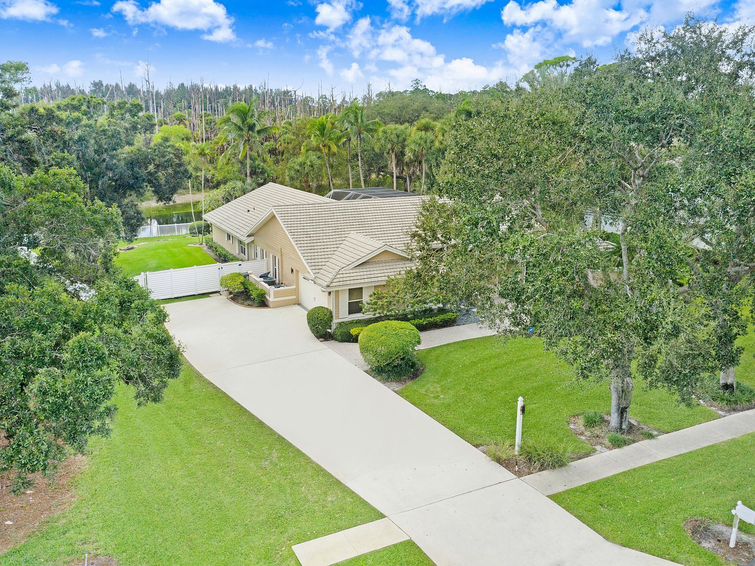 8370 Whispering Oak Way West Palm Beach, FL 33411 - Thumbnail 3