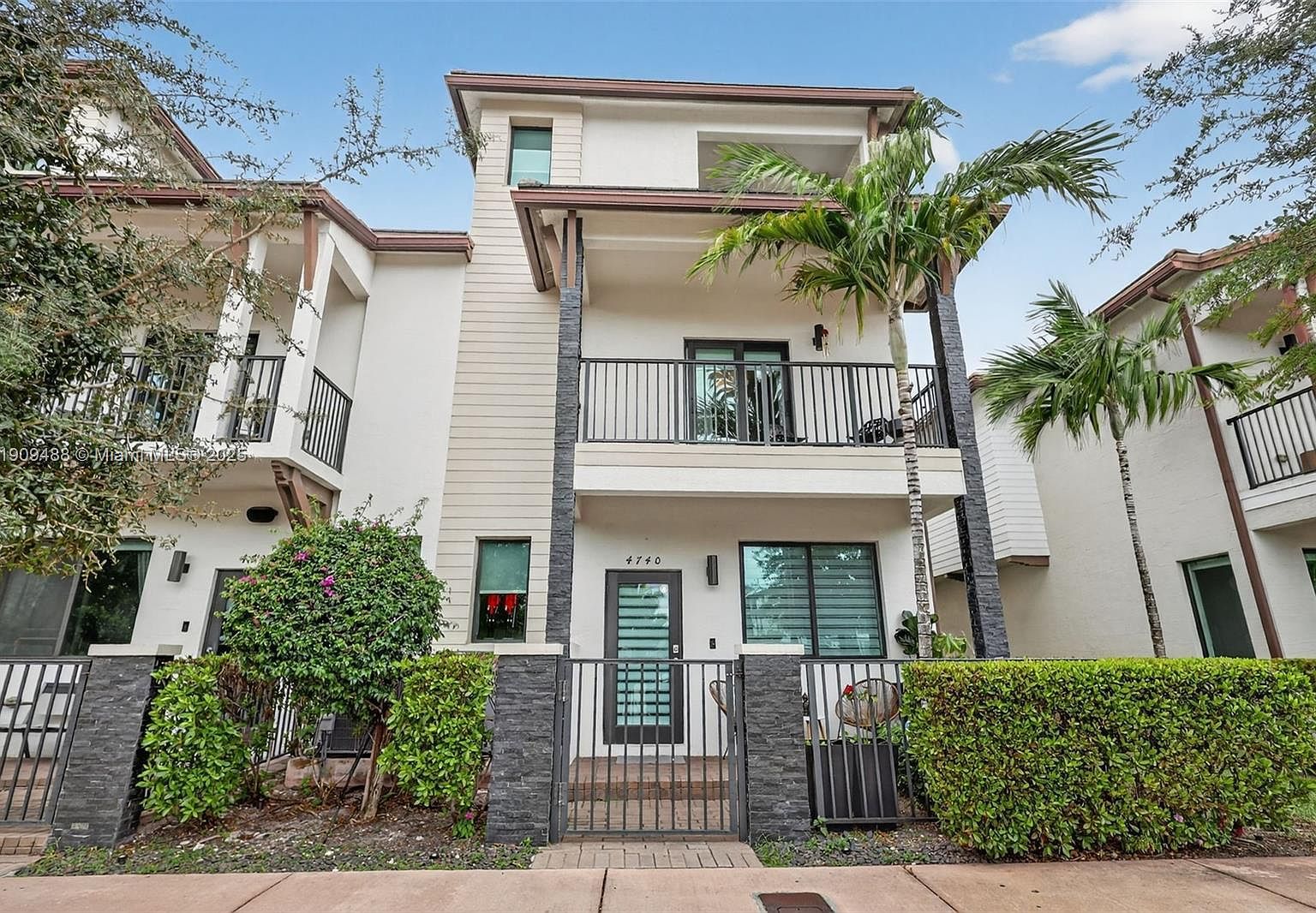 4740 NW 84th Ave Doral, FL 33166 - Thumbnail 3