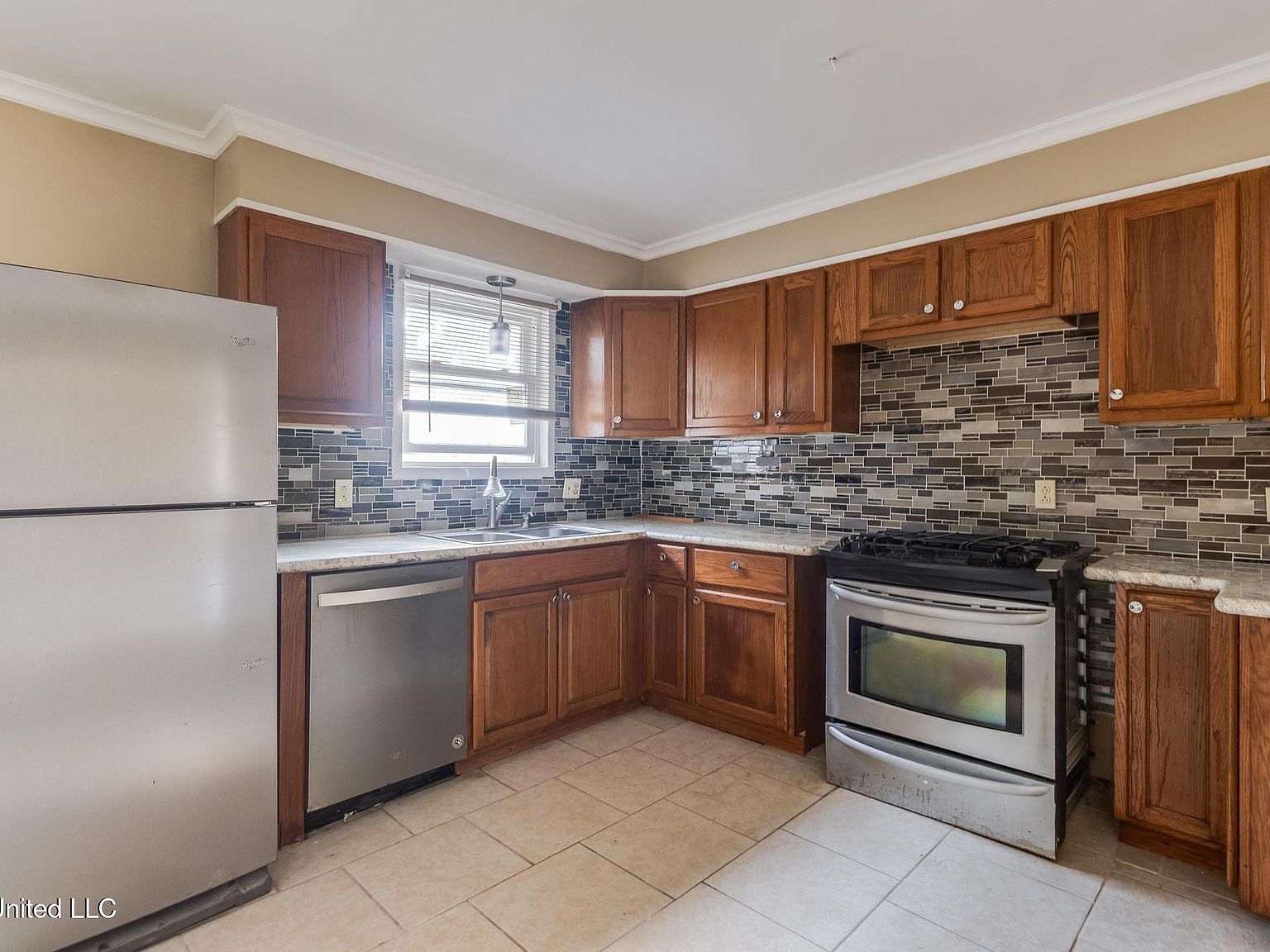 626 S Sherwood Dr Gulfport, MS 39507 - Thumbnail 3