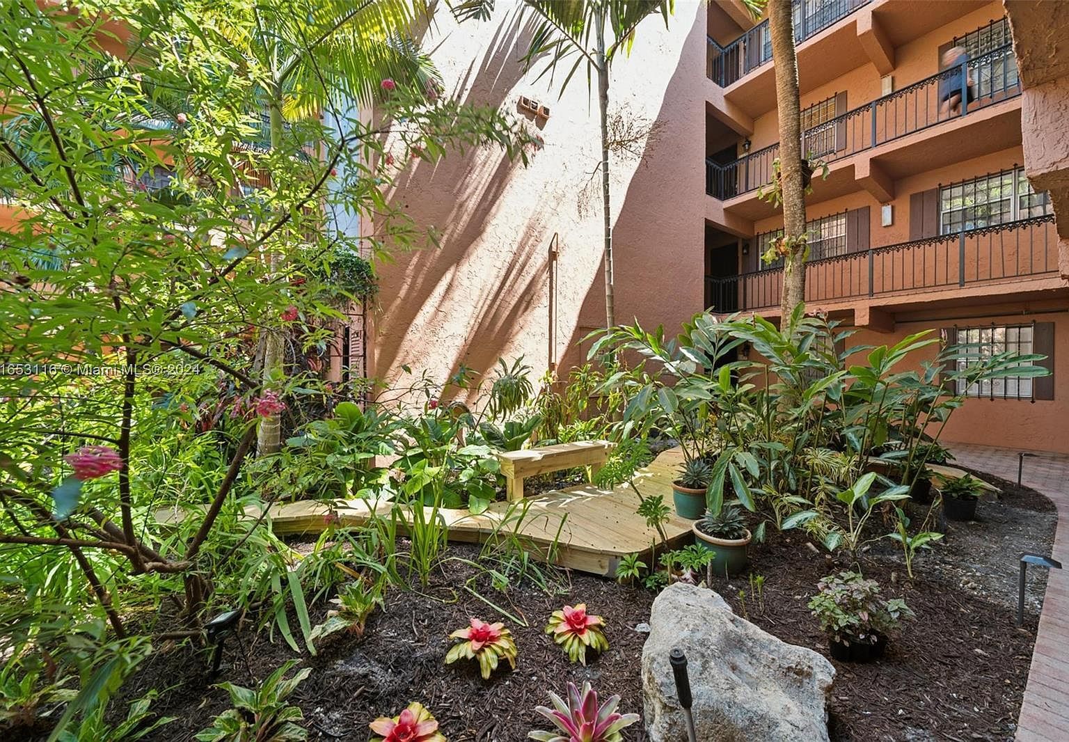 620 Tennis Club Dr APT 311 Fort Lauderdale, FL 33311 - Thumbnail 3