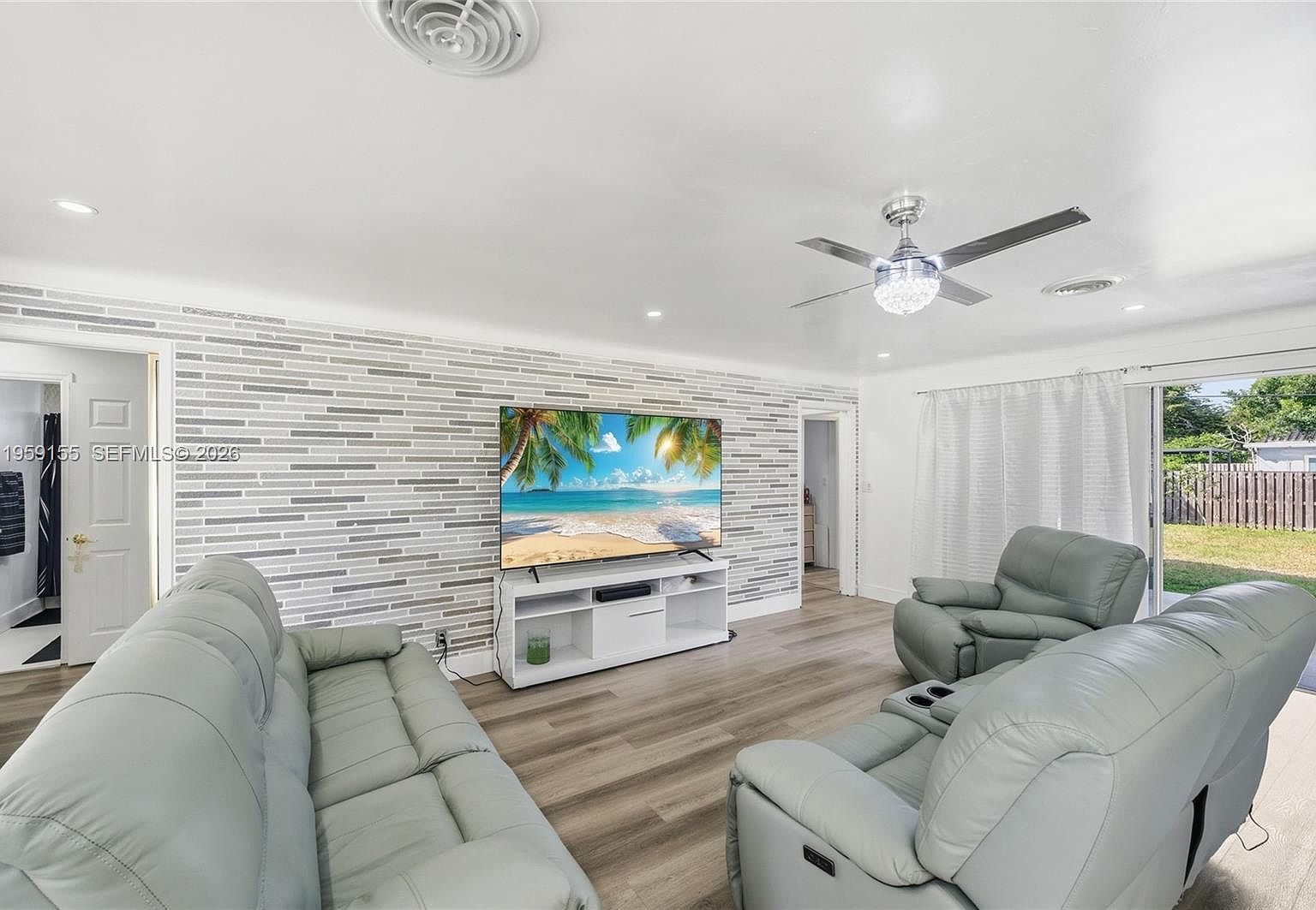 861 N Bel Air Dr Fort Lauderdale, FL 33317 - Thumbnail 3