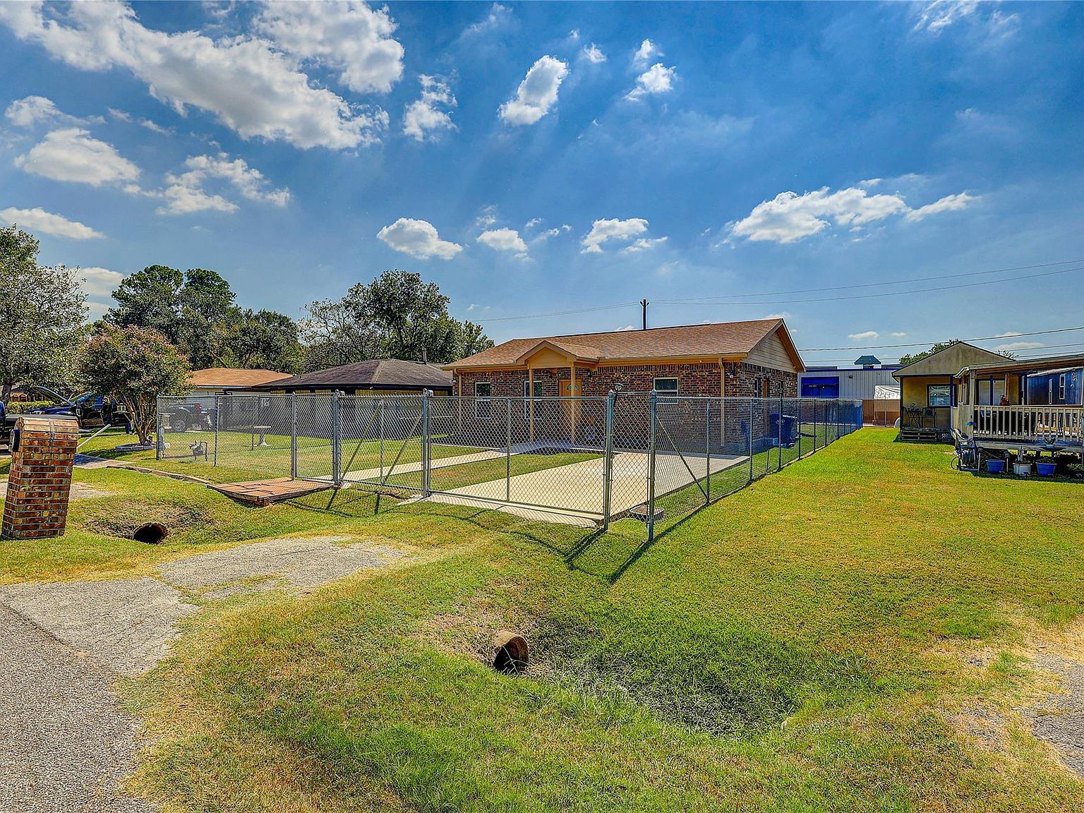 4423 Perez St Stafford, TX 77477 - Thumbnail 3