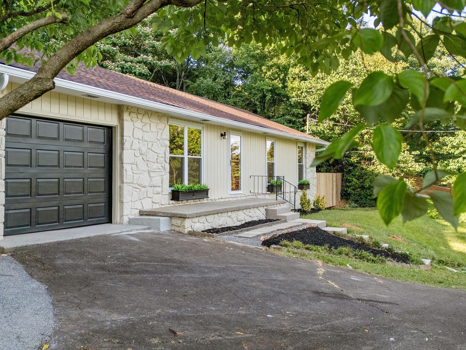 4205 Sherry Dr Knoxville, TN 37918 - Thumbnail 3