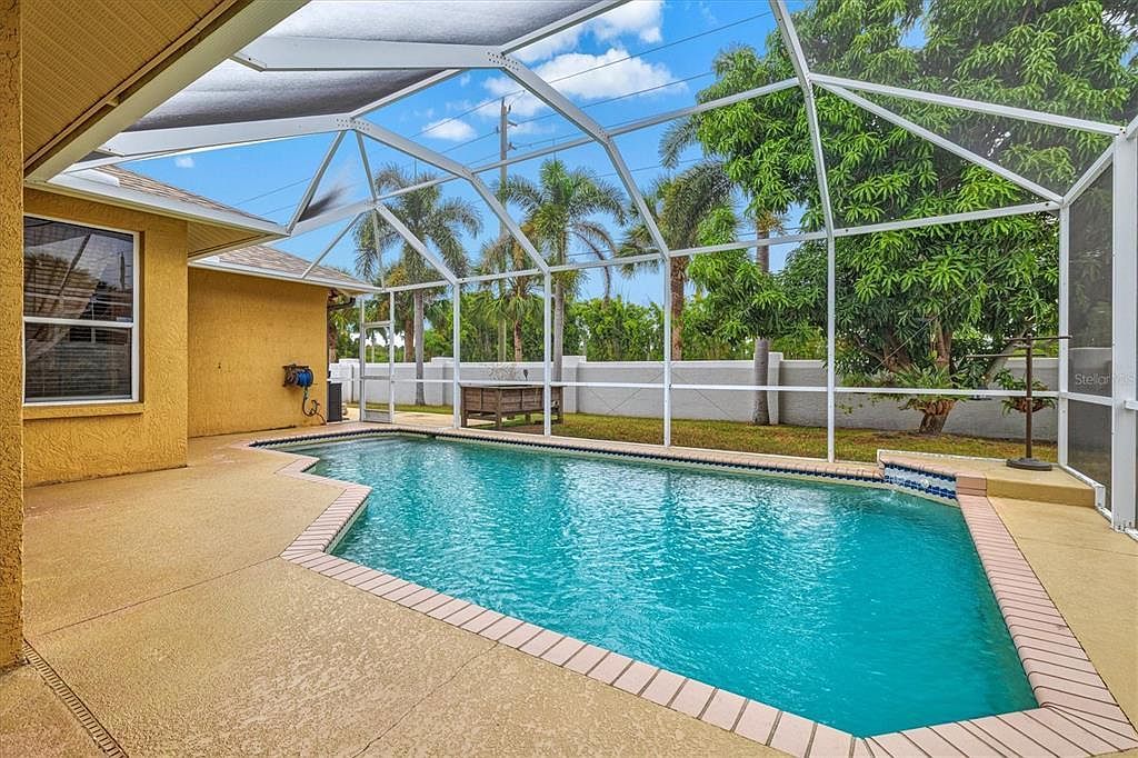 7350 Deer Crossing Ct Sarasota, FL 34240 - Thumbnail 3