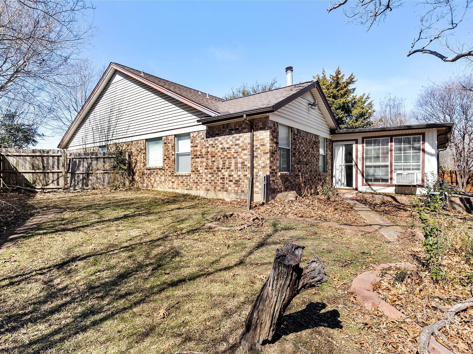 1215 Harvell Ct Cedar Hill, TX 75104 - Thumbnail 3