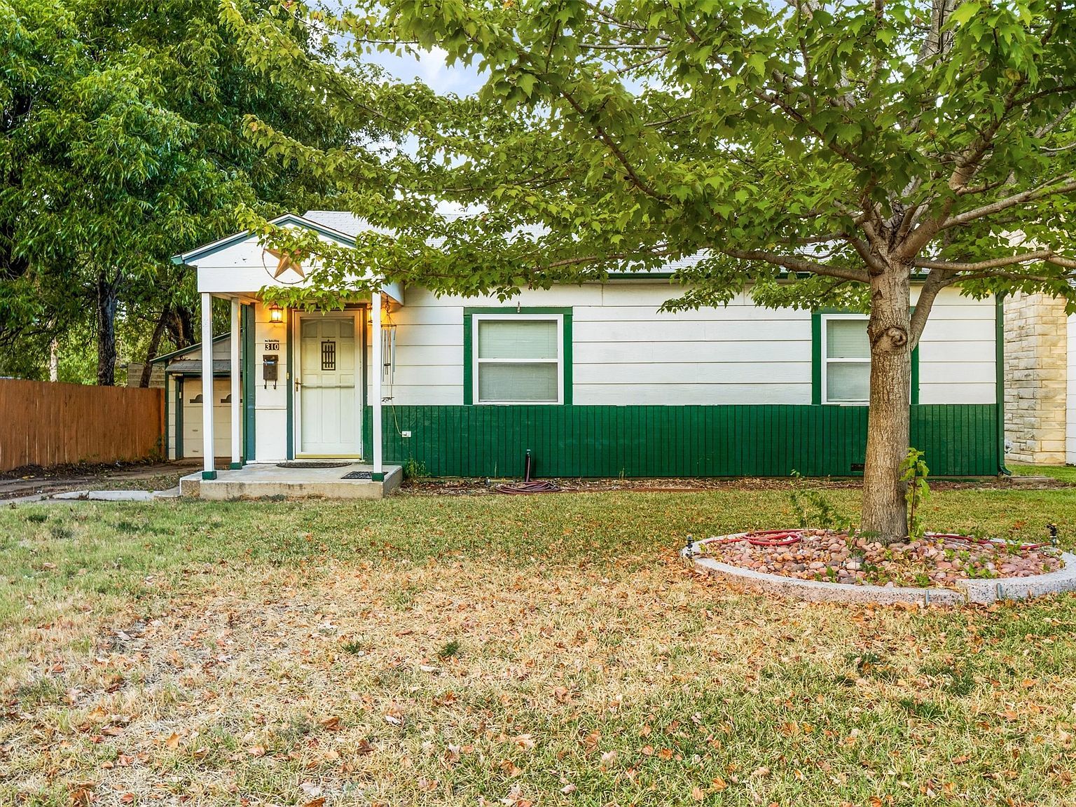 310 Larry Dr Irving, TX 75060 - Thumbnail 3