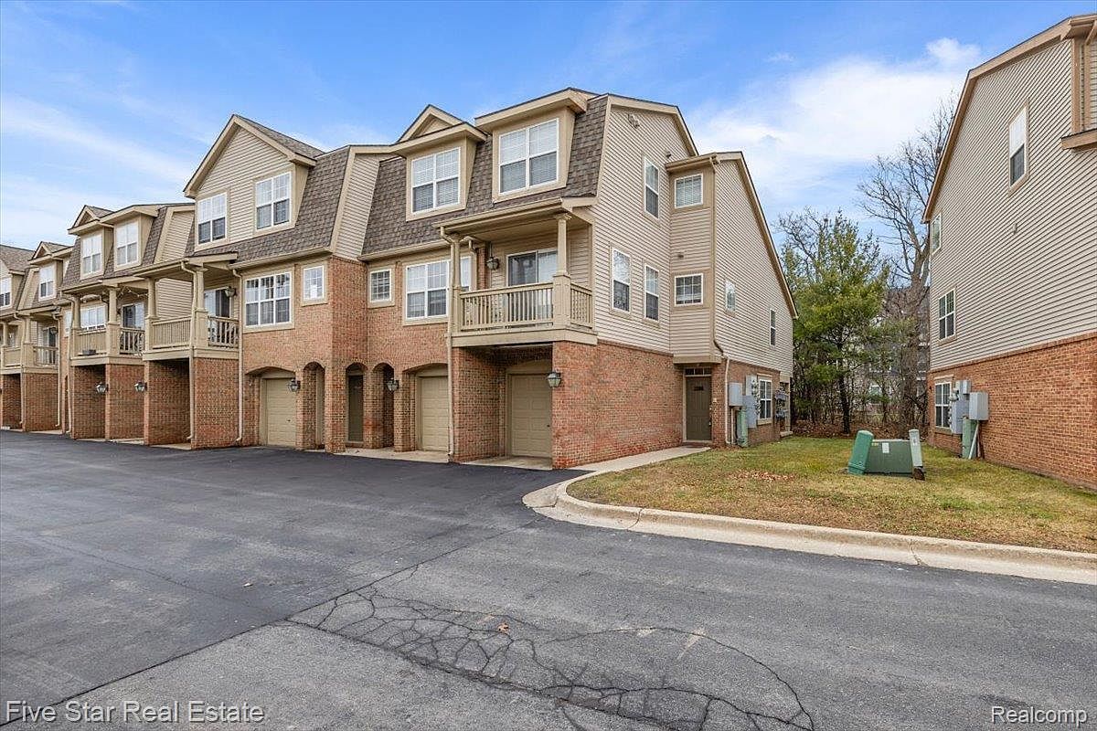 2781 Barclay Way Ann Arbor, MI 48105 - Thumbnail 3