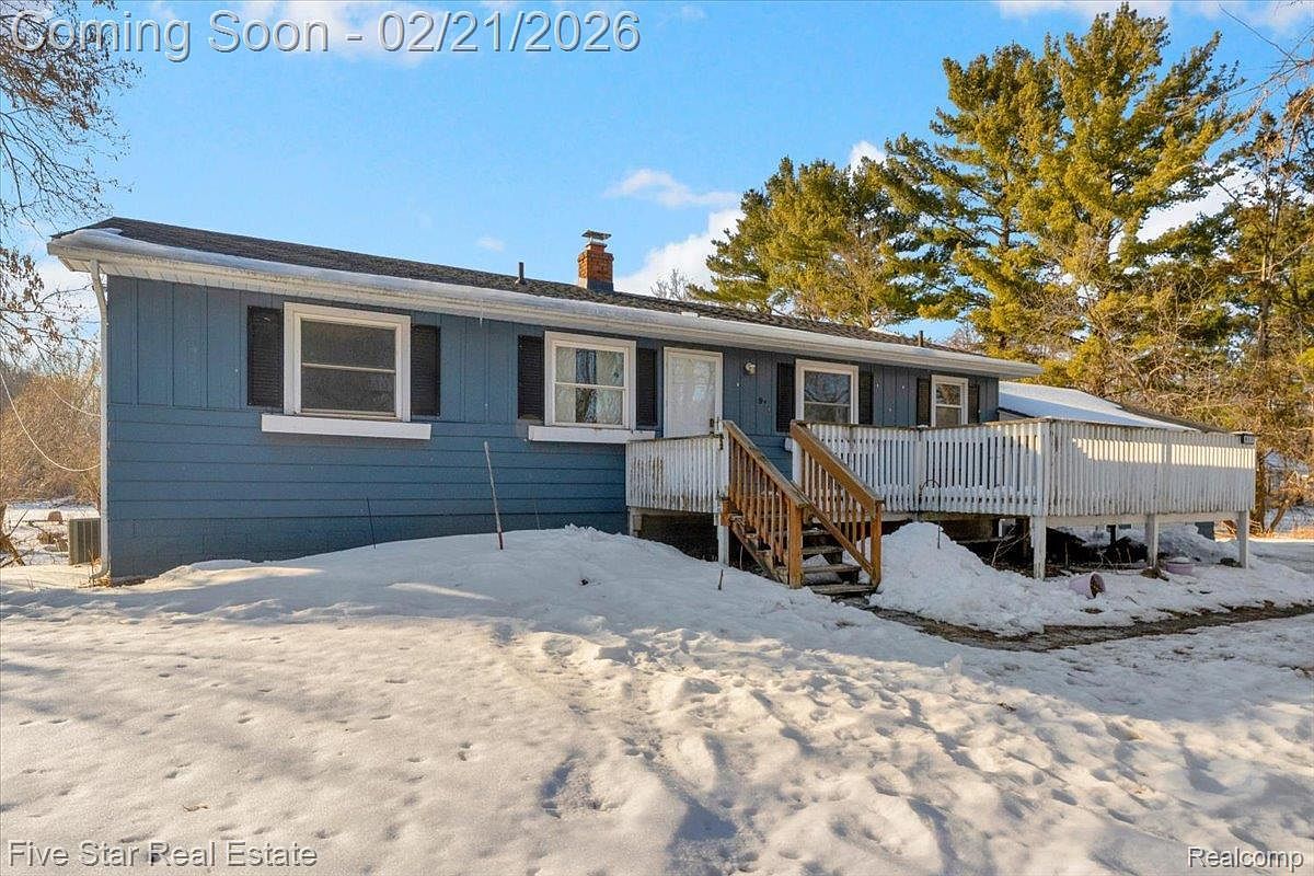 911 S Duck Lake Rd Milford, MI 48381 - Thumbnail 3