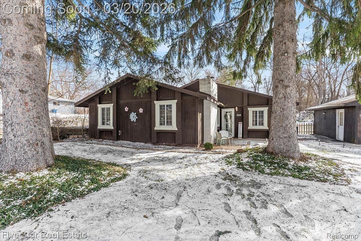 240 N Roslyn Rd Waterford, MI 48328 - Thumbnail 3