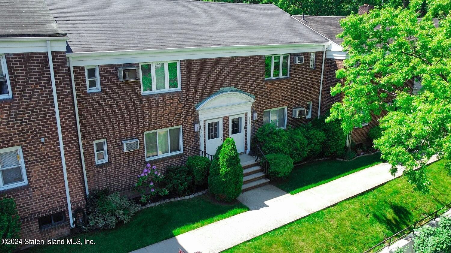 166 Arlo Rd #A Staten Island, NY 10301 - Thumbnail 3