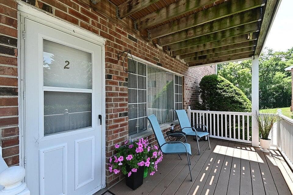 149 Linden Ln APT 2 Mequon, WI 53092 - Thumbnail 3