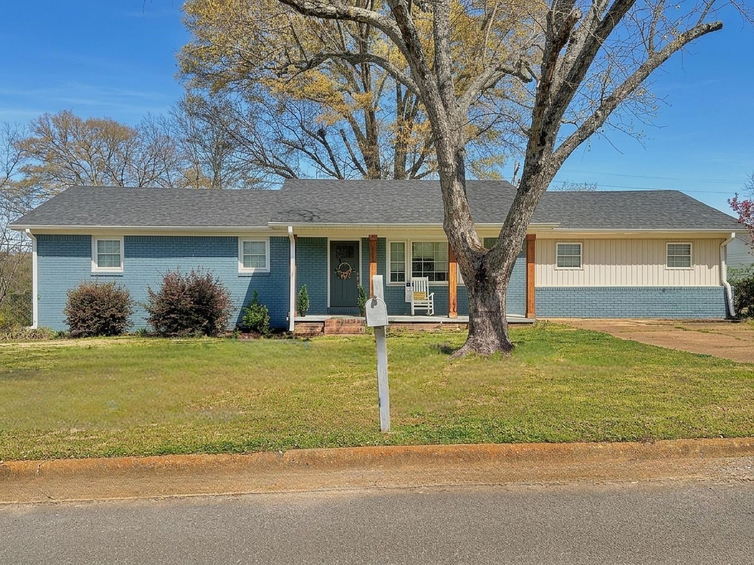 1009 Hemlock St Tuscumbia, AL 35674 - Thumbnail 3